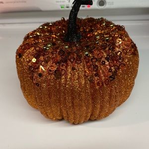 Set of 4 pumpkins.